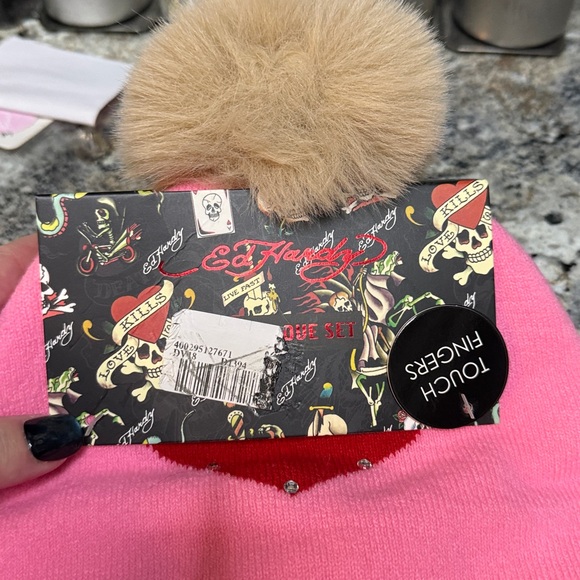 Ed Hardy Pink Gloves & Mittens Set - Picture 4 of 5